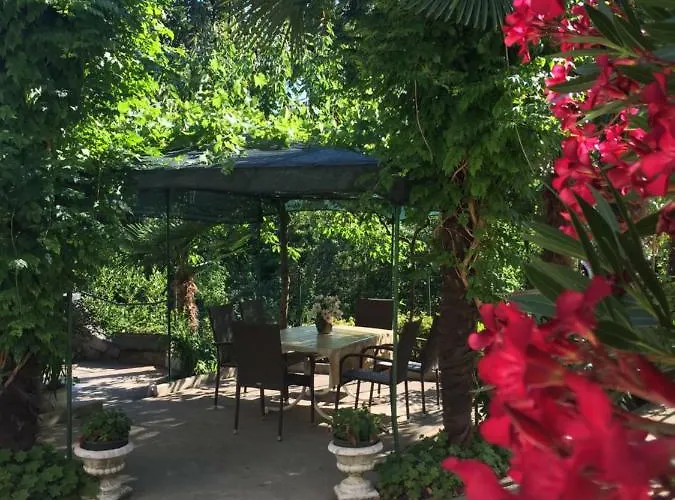 Tusculum Gæstehus 3*