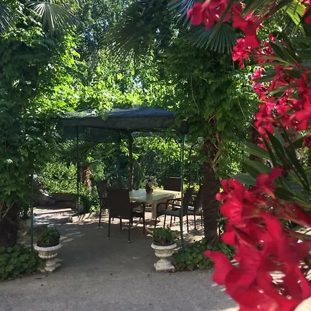 Tusculum 招待所 3*