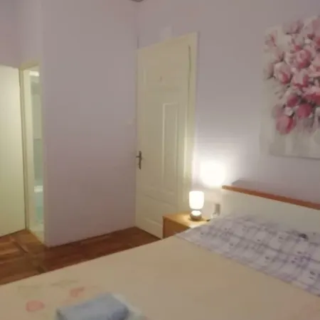 Tusculum 招待所 3*